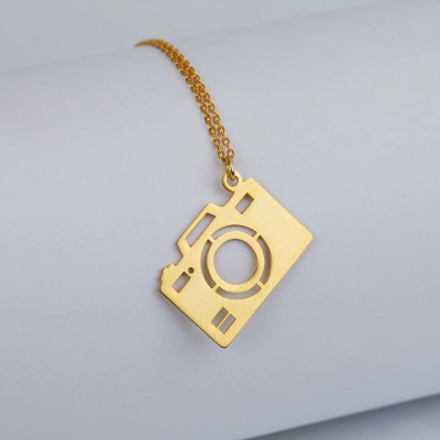 Silver Necklace with an Elegant Camera that Captures Your Passion for Photography - N2100