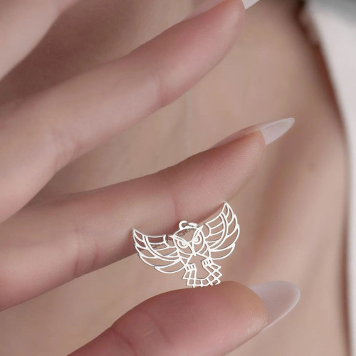 Silver Owl Necklace that Captures Every Gaze - N4101