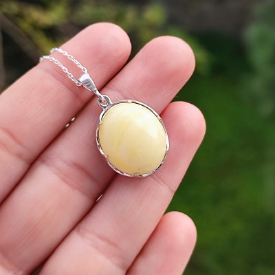 الكهرمان الملكي الطبيعي في قلادة من الفضة الأصلية عيار 925