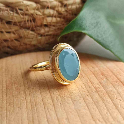 حجر الأكوامارين الطبيعي في خاتم من الفضة الاسترليني المطلية بماء الذهب