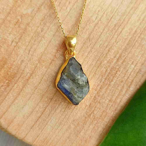 925 Silver Labradorite Stone Pendant - Raw Shape 925 Silver Labradorite Stone Pendant - Raw Shape
