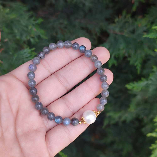 6 mm Labradorite Stone & Pearl Bracelet 6 mm Labradorite Stone & Pearl Bracelet
