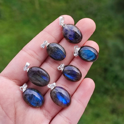 925 Silver Labradorite Stone Pendant - Oval Shape 925 Silver Labradorite Stone Pendant - Oval Shape