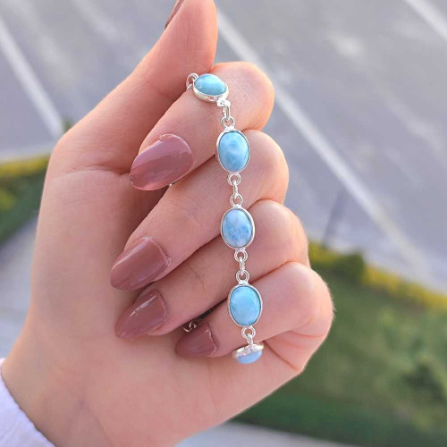 حجر اللاريمار الملكي النادر في اسورة من الفضة الاسترليني عيار 925