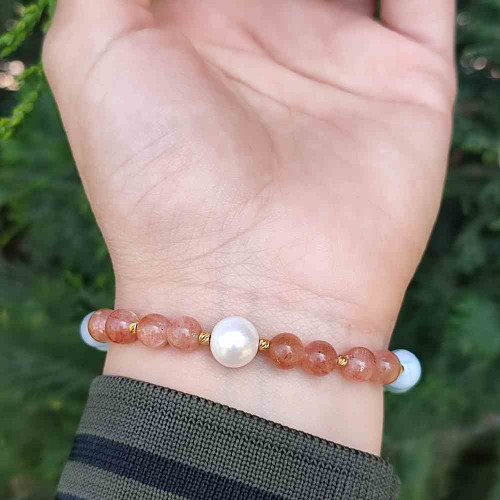 اسورة حجر الاكوامارين الطبيعي 8 ملم مع حجر الشمس و بالمنتصف حبة لؤلؤ طبيعي زراعي 10 ملم بفواصل من الفضة الاصلية عيار 925