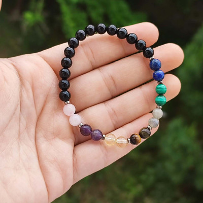 أسورة بفواصل فضة أصلية من حجر الاونيكس الأسود وسبعة أحجار طبيعية أصلية مختلفة