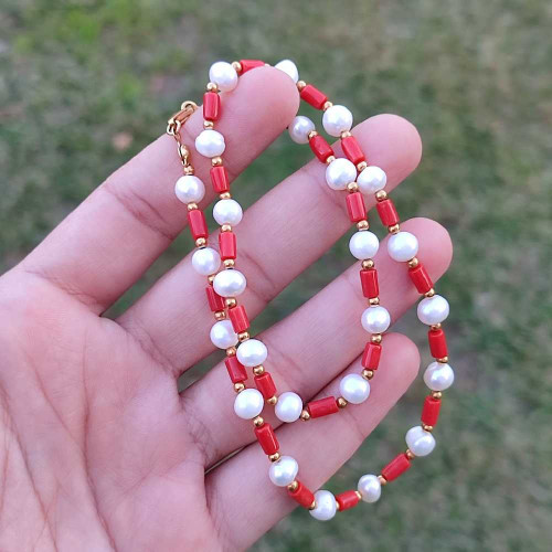 عقد ملكي من المرجان الاحمر النادر الطبيعي مع حبات من اللؤلؤ الطبيعي الزراعي - بفواصل واقفال فضة استرليني عيار 925 عقد ملكي من المرجان الاحمر النادر الطبيعي مع حبات من اللؤلؤ الطبيعي الزراعي - بفواصل واقفال فضة استرليني عيار 925