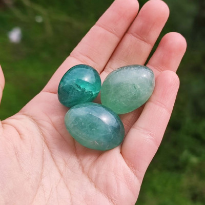 احجار خام مصقولة من حجر الفلورايت الاخضر