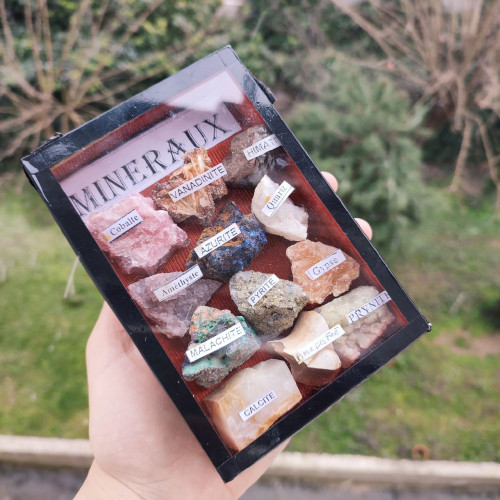 Small Rough Stones Box - Contains 12 Different Natural Stones Small Rough Stones Box - Contains 12 Different Natural Stones