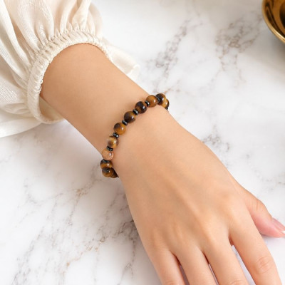 اسورة من حجر عين النمر الطبيعي مع فواصل من الهيماتيت و حبة من السترين لاطلالة شبابية قوية